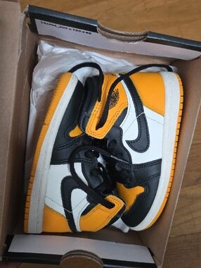 JORDAN Retro Kids Yellow and Black Sneakers